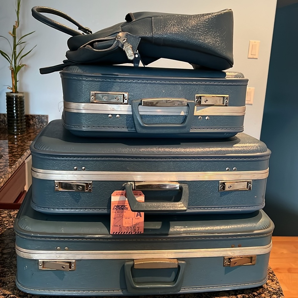 Vintage 1960s 4 piece nesting luggage set